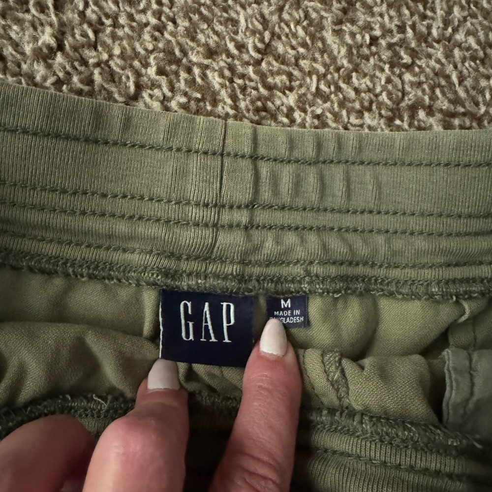 GAP olive green shorts size medium - Picture 2 of 3